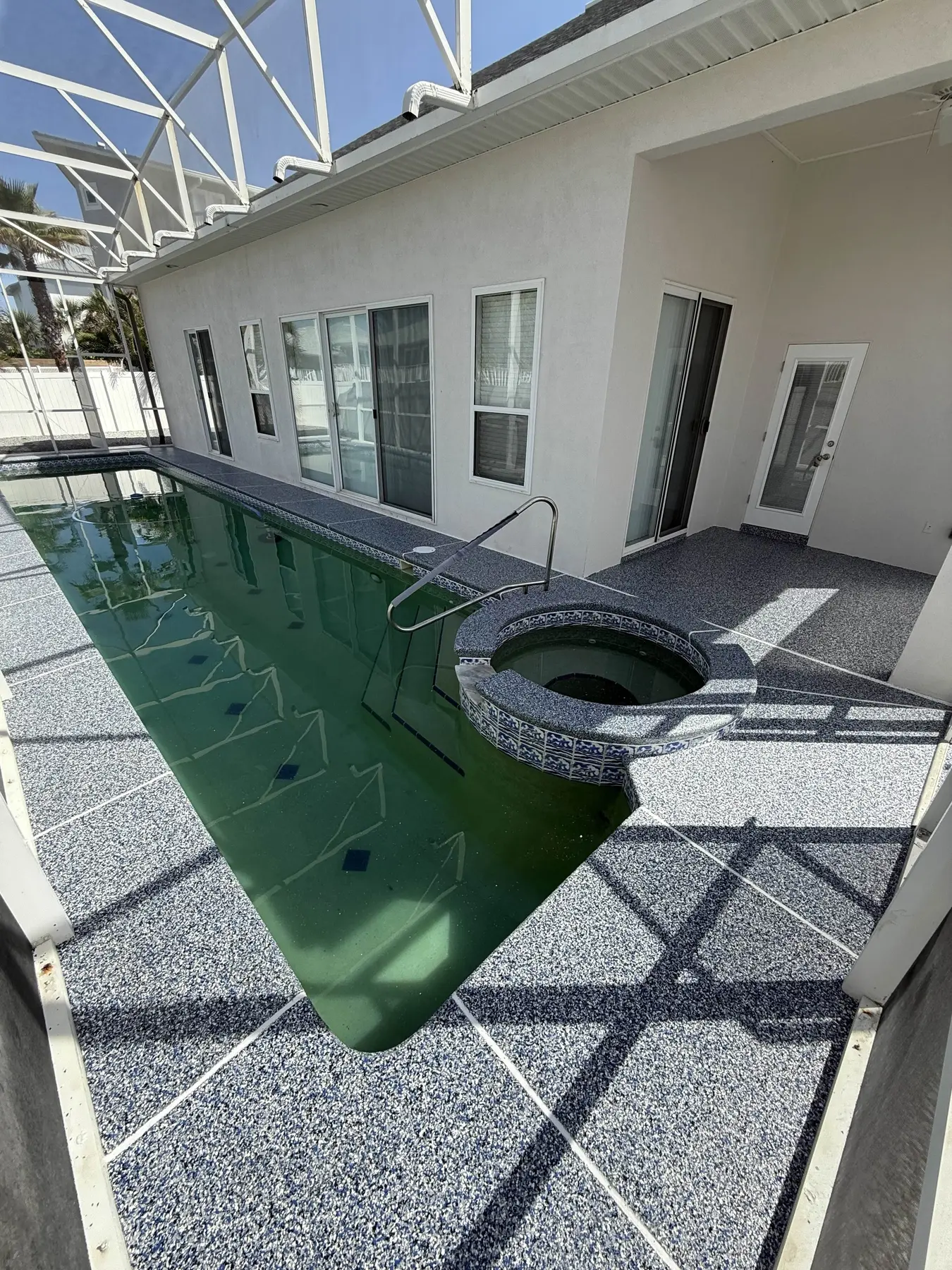 UV stable pool deck resurfacing with decorative texture
